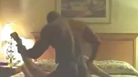 Natasha sjedi na ela ...