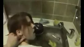 Djevojka u zlatnom d ...