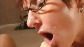 Kučka u tangi pokazu ...
