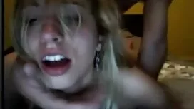 Neznanac usisava kur ...