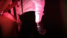 Mlada maca stavlja x ...