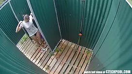 Plavokosa ruka u šta ...