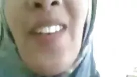 Lijepa žena raširi n ...